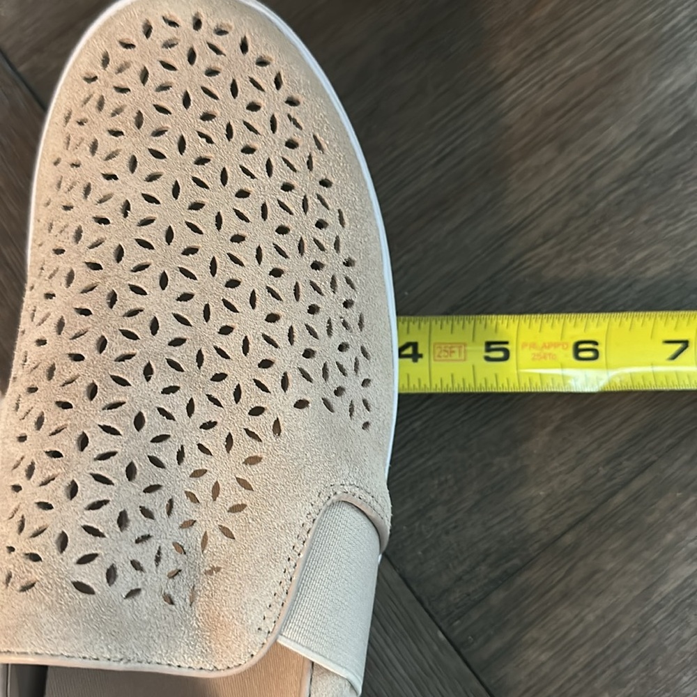 Vionic Kani Tan Perforated Slip On Sneaker Shoes 9 - Picture 5 of 6
